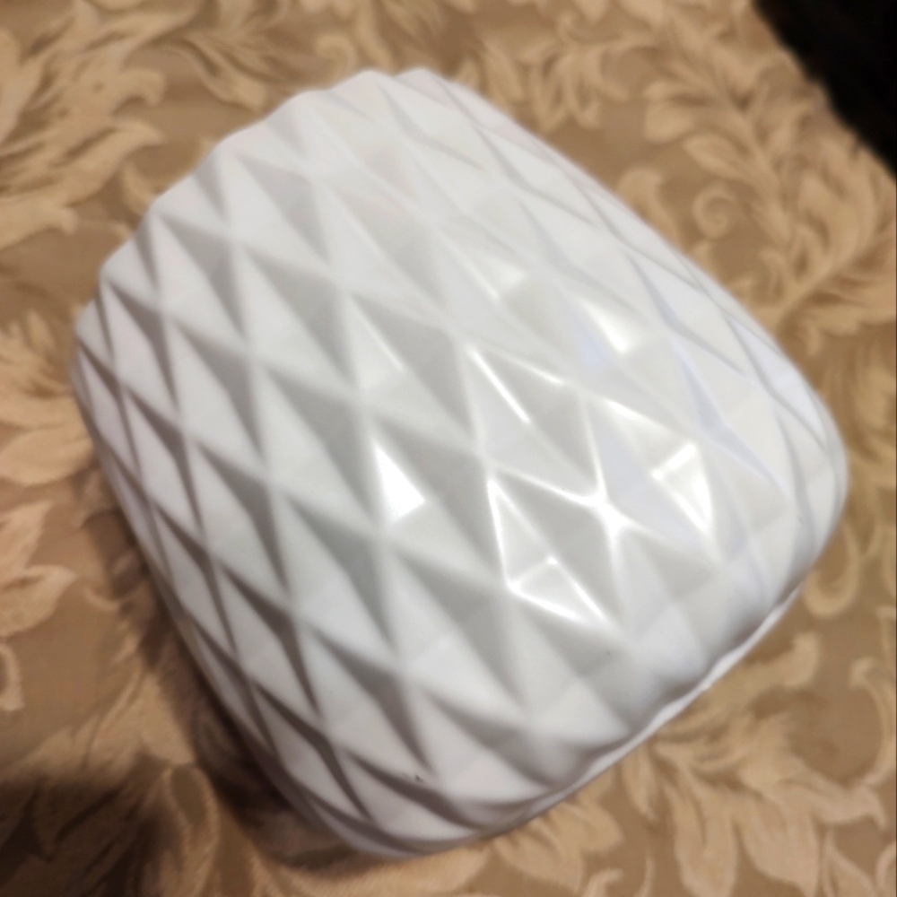 ▪️🦢▪️Modern Minimalist White Ceramic Geometric Prism Planter - Picture 5 of 13